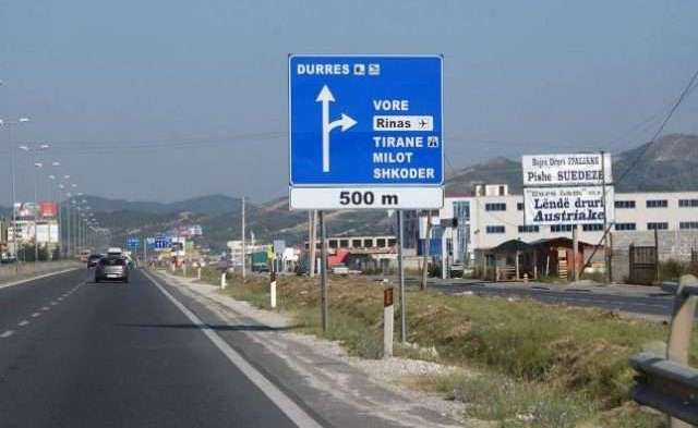 Rruga e Rinasit me nje sens drejtimi, banoret mblidhen ne proteste